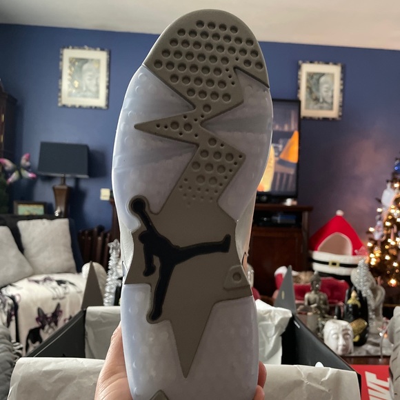 Jordan 6 Georgetowns - Picture 4 of 6